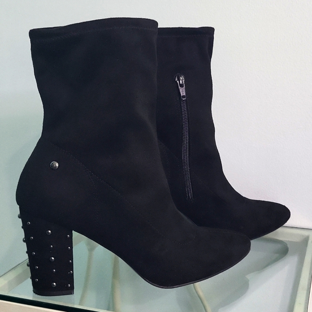 Vera Wang suede bootie size 8